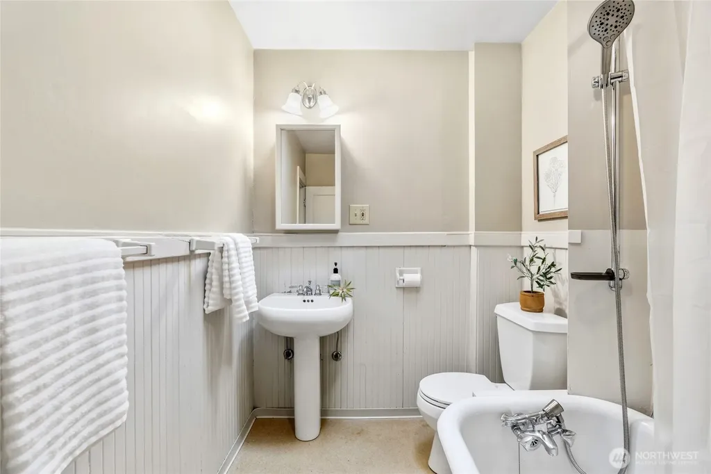 4051 19th Avenue SW Seattle WA 98106