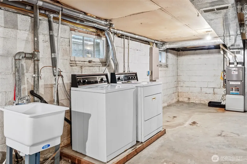 4051 19th Avenue SW Seattle WA 98106