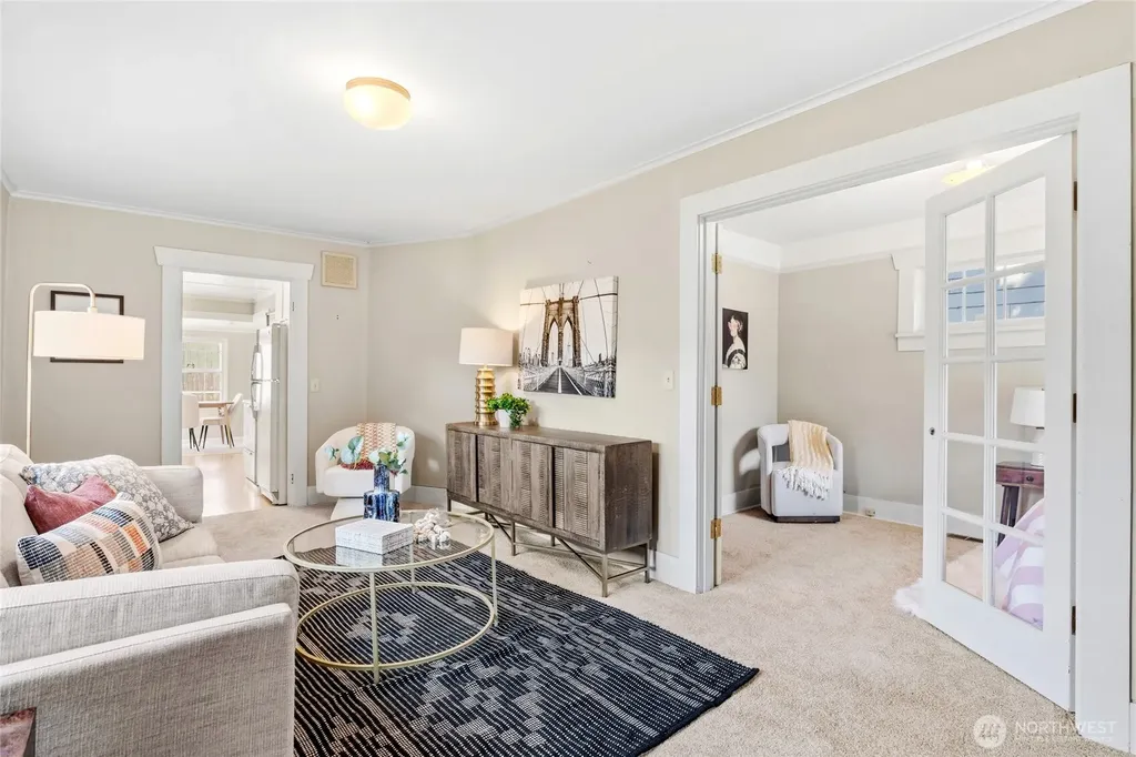 4051 19th Avenue SW Seattle WA 98106