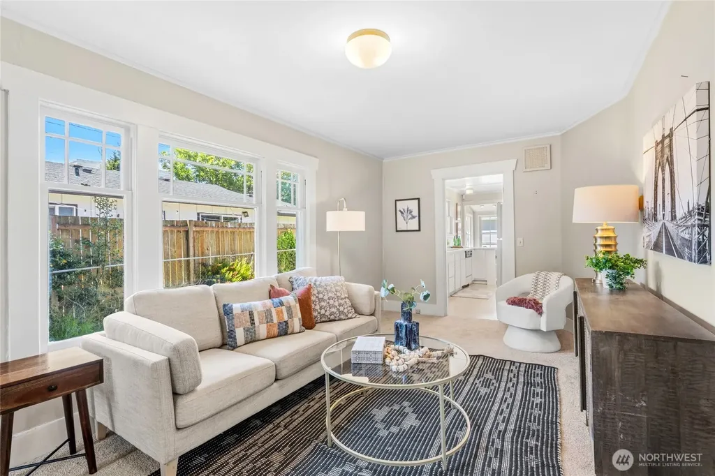 4051 19th Avenue SW Seattle WA 98106