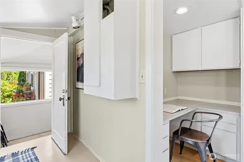 4051 19th Avenue SW Seattle WA 98106