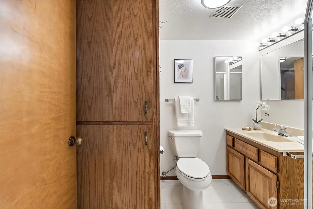 818 W Argand Street Seattle WA 98119