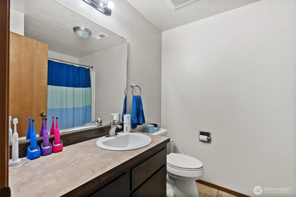 818 W Argand Street Seattle WA 98119