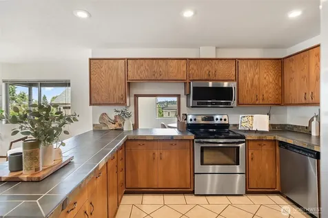 818 W Argand Street Seattle WA 98119