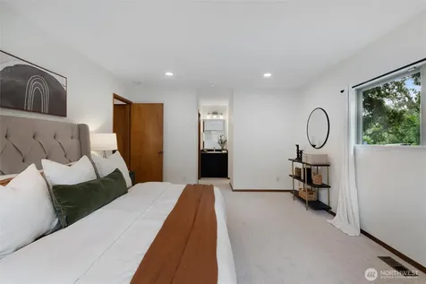 818 W Argand Street Seattle WA 98119