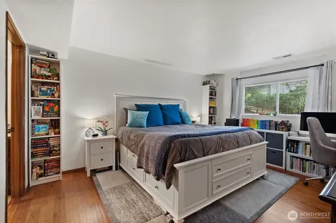 818 W Argand Street Seattle WA 98119