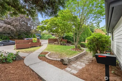 818 W Argand Street Seattle WA 98119