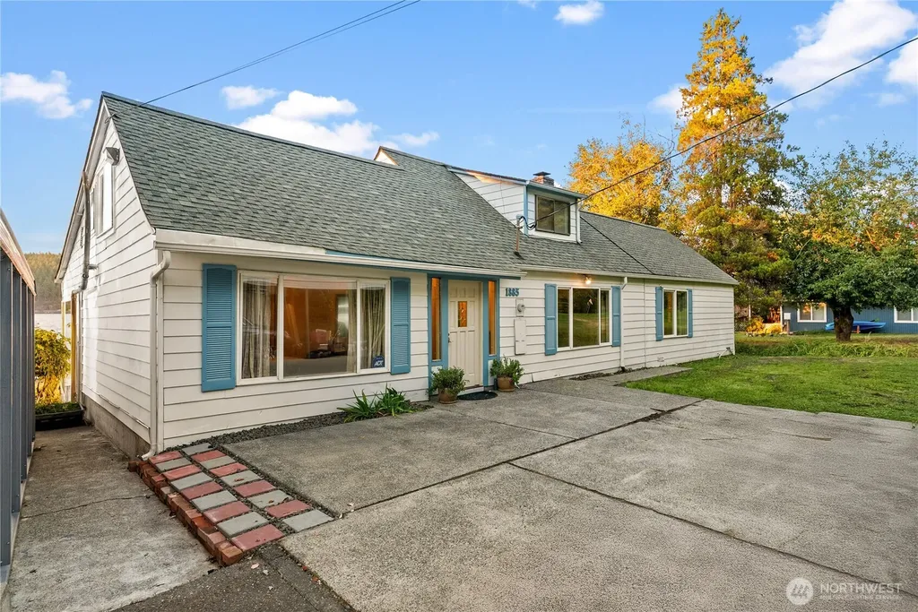 1885 SW Bay Street Port Orchard WA 98366
