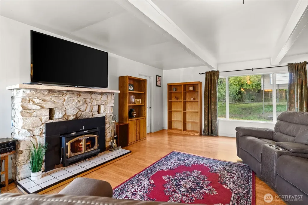 1885 SW Bay Street Port Orchard WA 98366