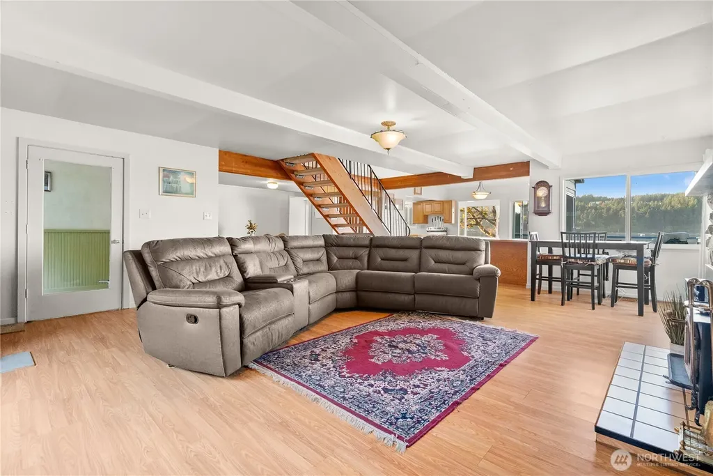 1885 SW Bay Street Port Orchard WA 98366