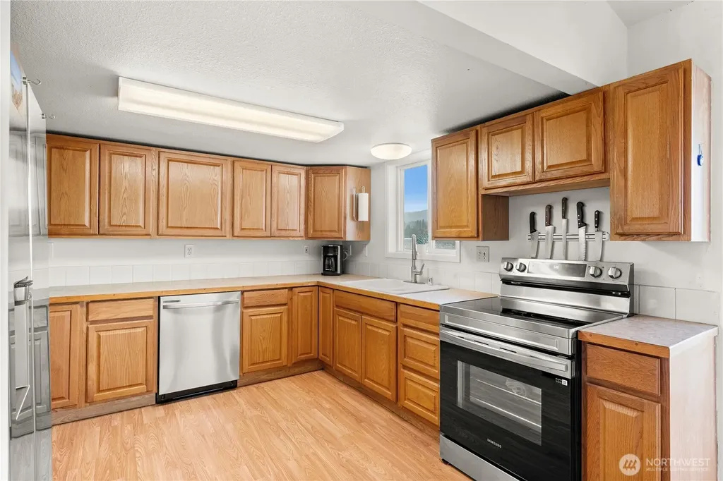 1885 SW Bay Street Port Orchard WA 98366