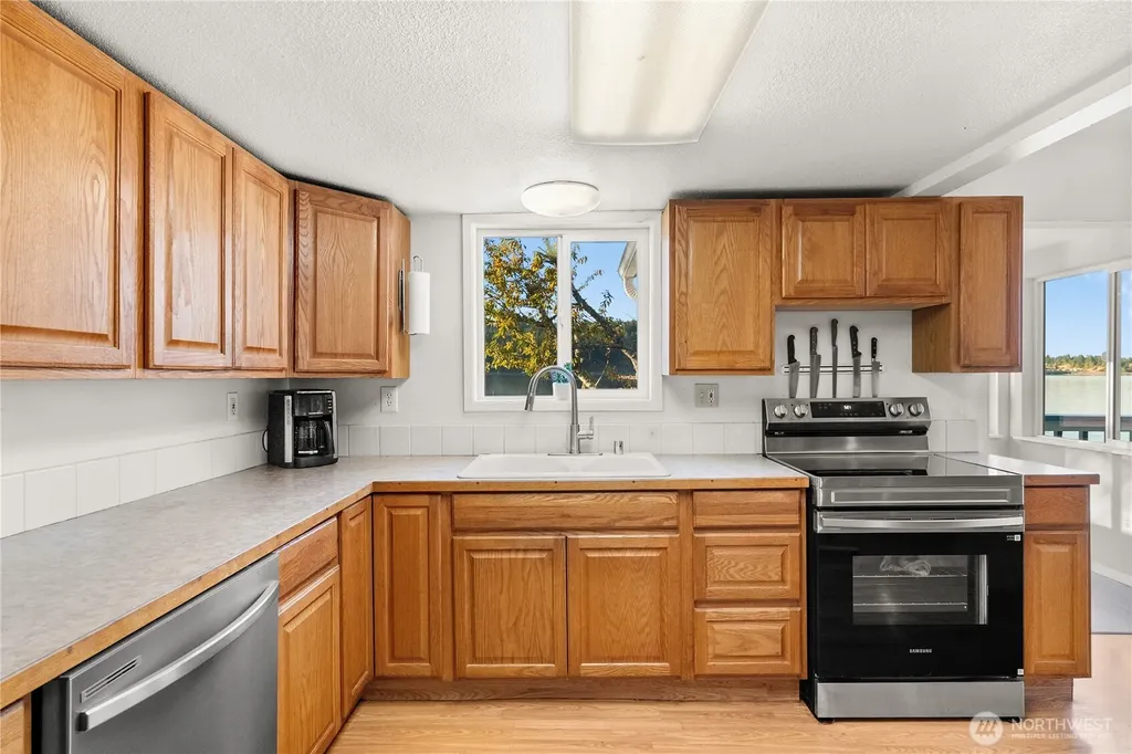 1885 SW Bay Street Port Orchard WA 98366