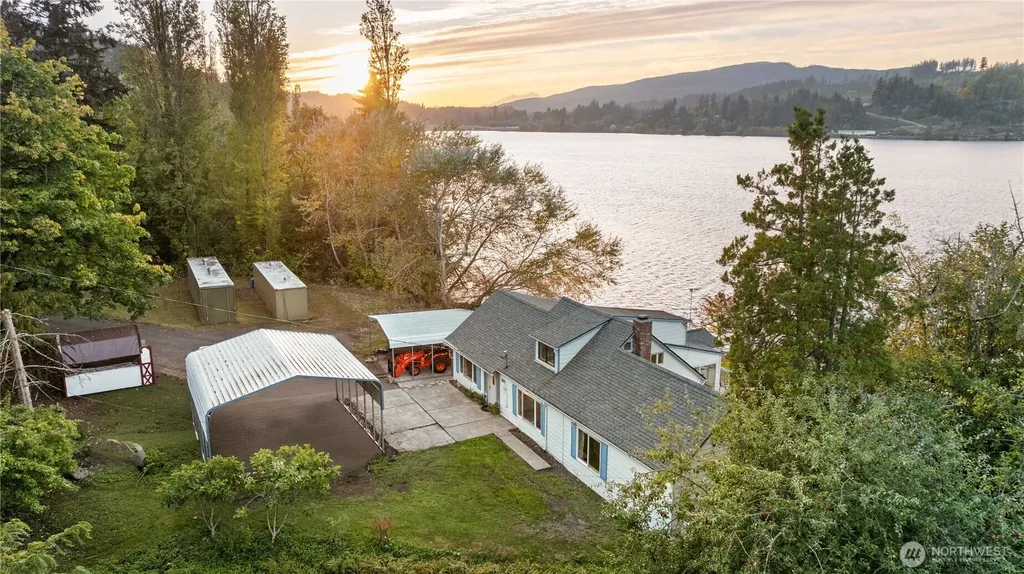 1885 SW Bay Street Port Orchard WA 98366