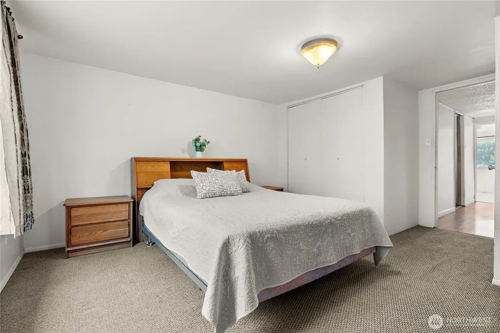 1885 SW Bay Street Port Orchard WA 98366