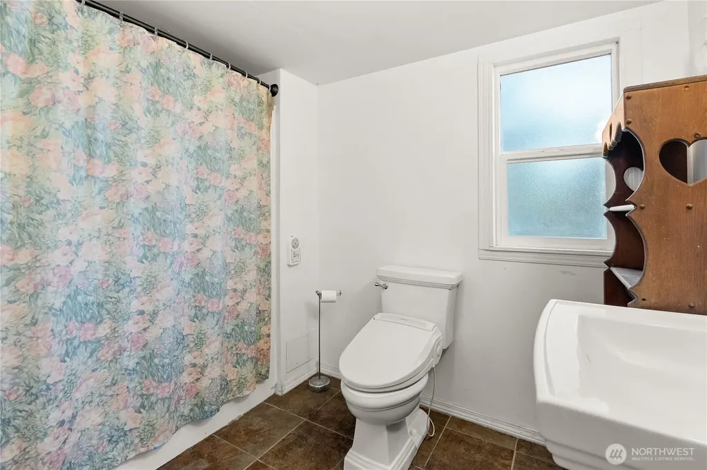 1885 SW Bay Street Port Orchard WA 98366