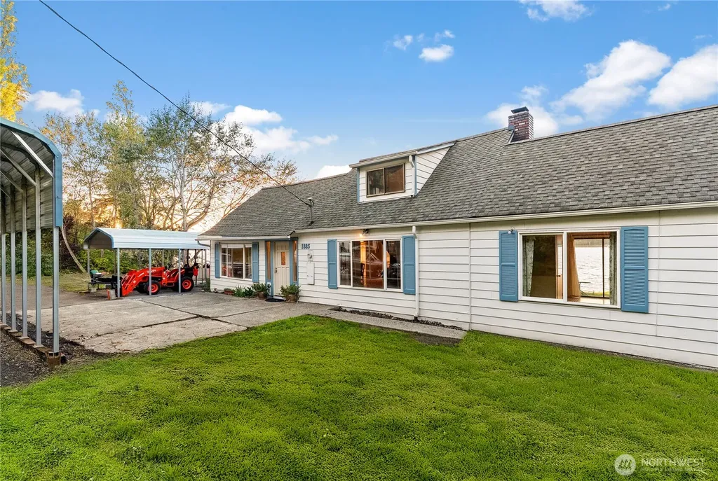 1885 SW Bay Street Port Orchard WA 98366