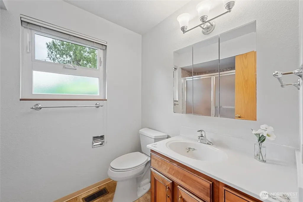 15821 14th Avenue SW Burien WA 98166
