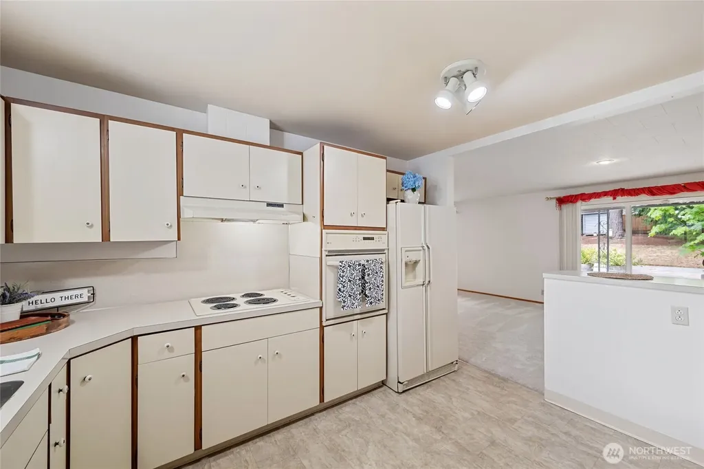15821 14th Avenue SW Burien WA 98166