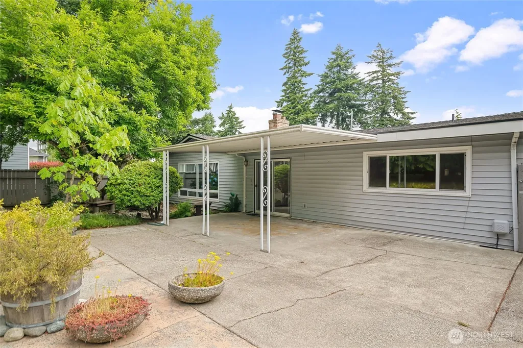15821 14th Avenue SW Burien WA 98166