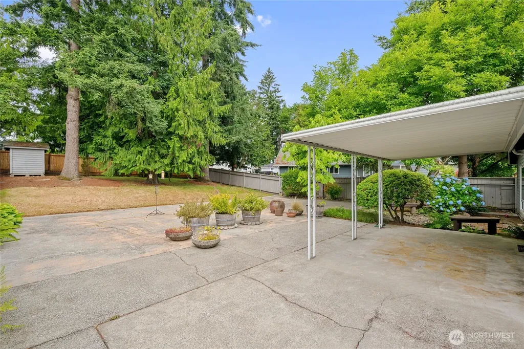 15821 14th Avenue SW Burien WA 98166