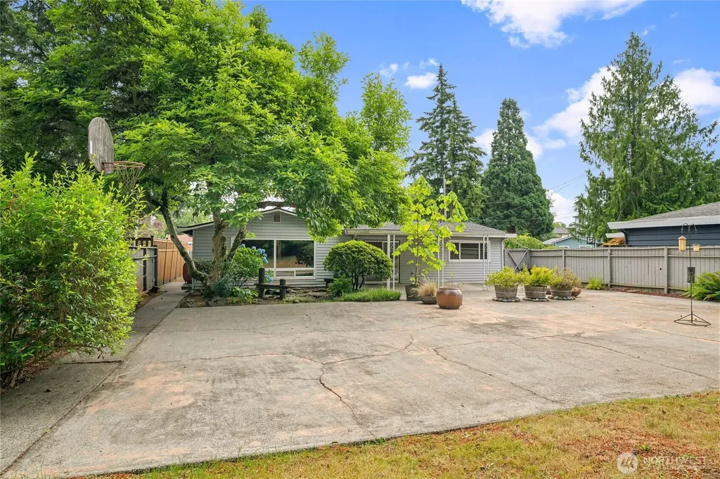 15821 14th Avenue SW Burien WA 98166