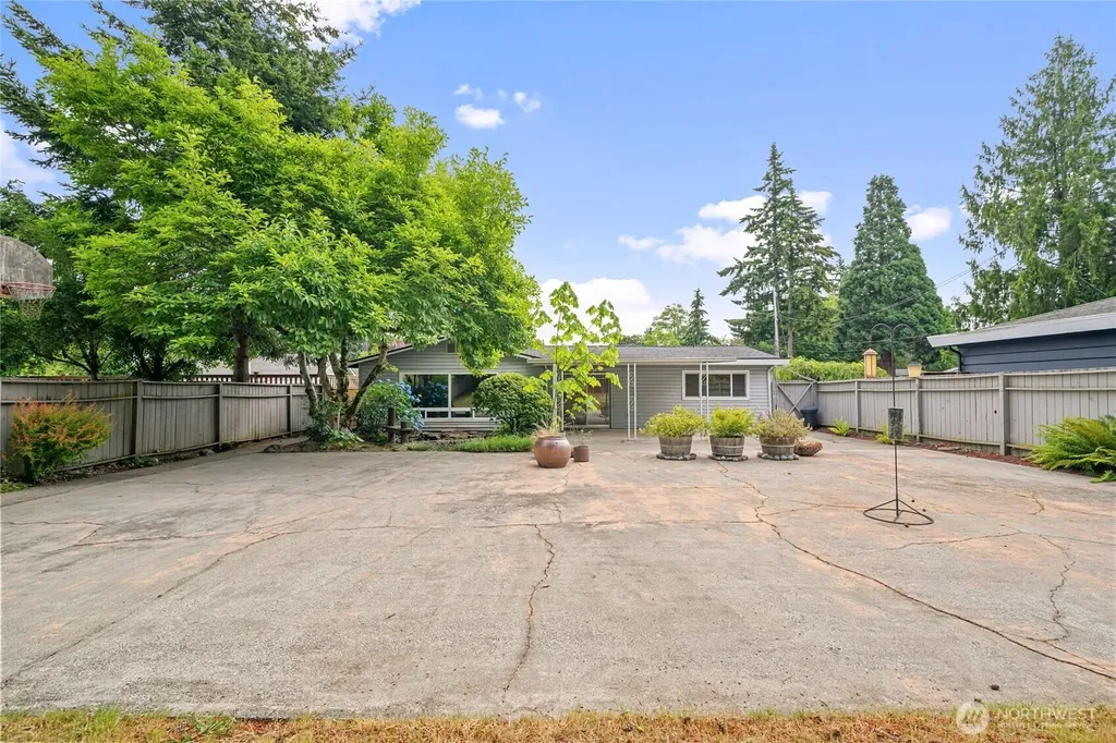 15821 14th Avenue SW Burien WA 98166