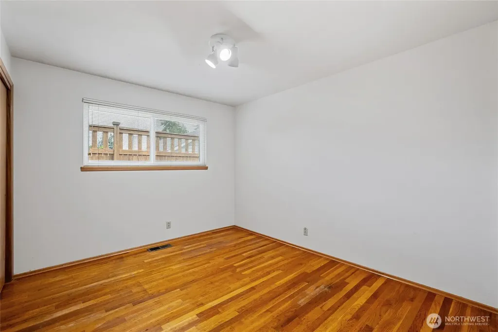 15821 14th Avenue SW Burien WA 98166