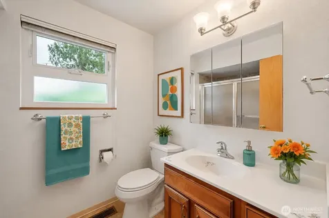 15821 14th Avenue SW Burien WA 98166