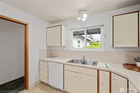 15821 14th Avenue SW Burien WA 98166