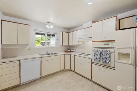 15821 14th Avenue SW Burien WA 98166