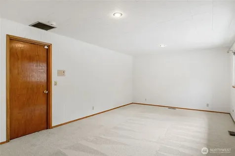 15821 14th Avenue SW Burien WA 98166
