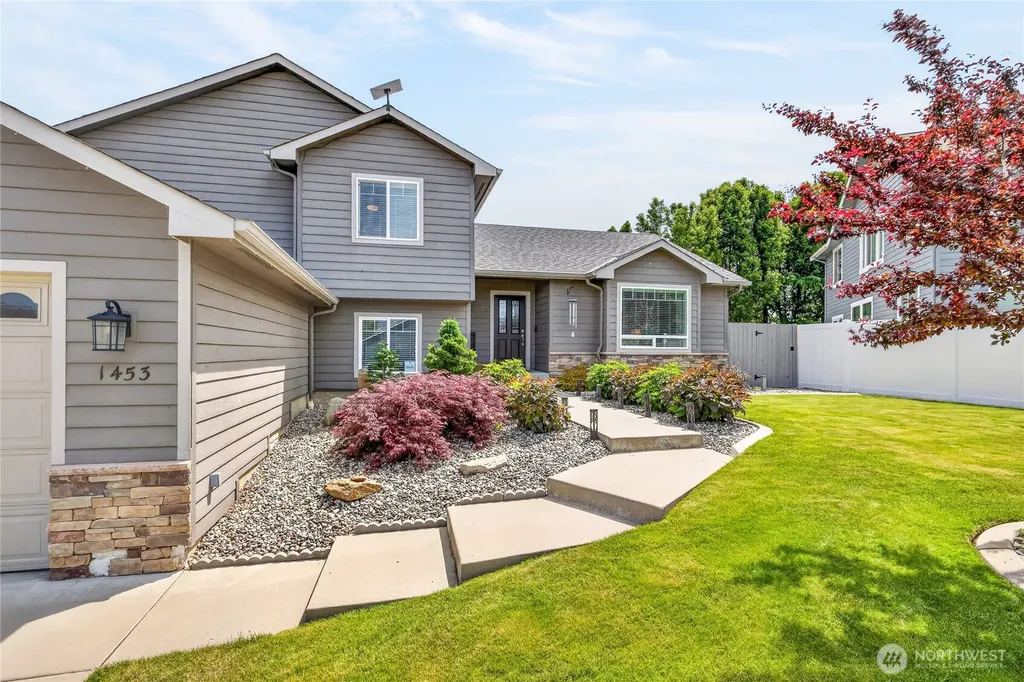 1453 Copper Loop East Wenatchee WA 98802