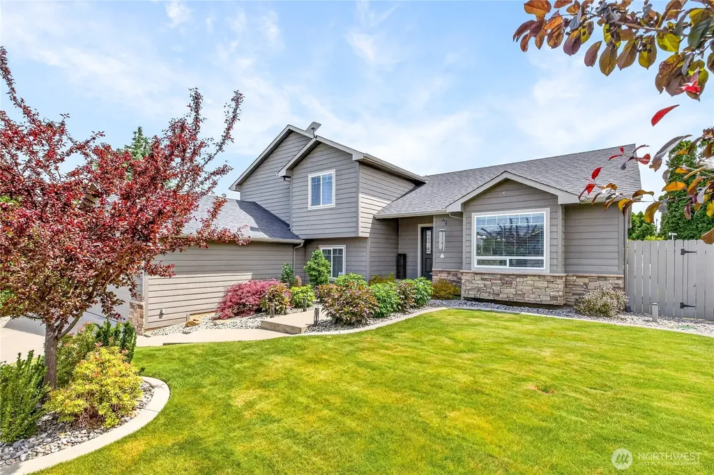 1453 Copper Loop East Wenatchee WA 98802