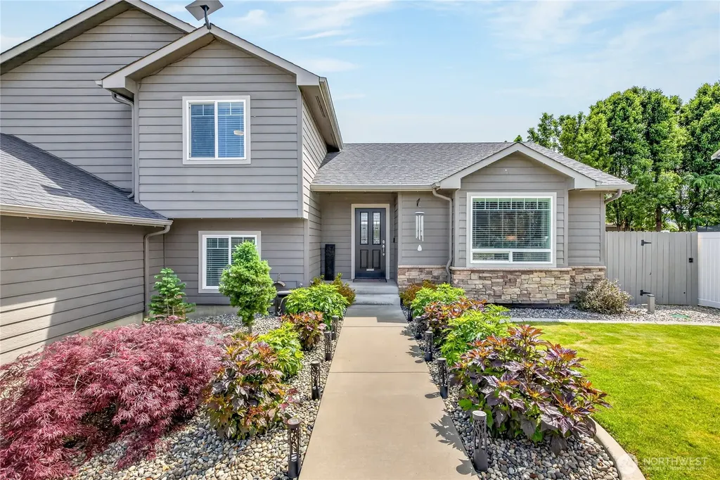 1453 Copper Loop East Wenatchee WA 98802
