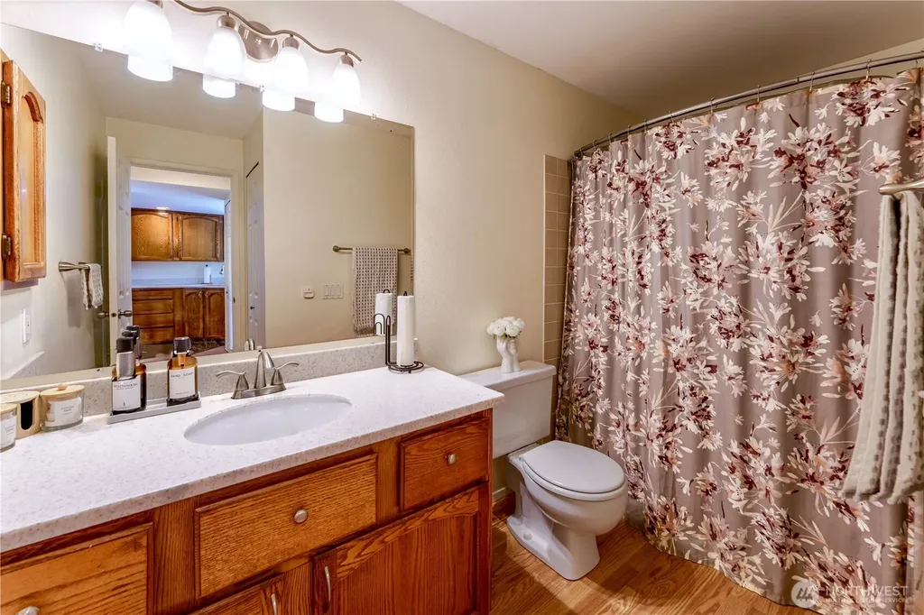 907 N 163rd Street Shoreline WA 98133