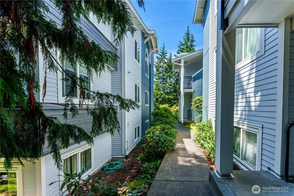 907 N 163rd Street Shoreline WA 98133