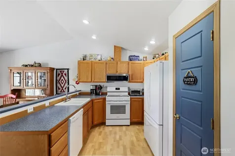 8008 188th Avenue SW Rochester WA 98579