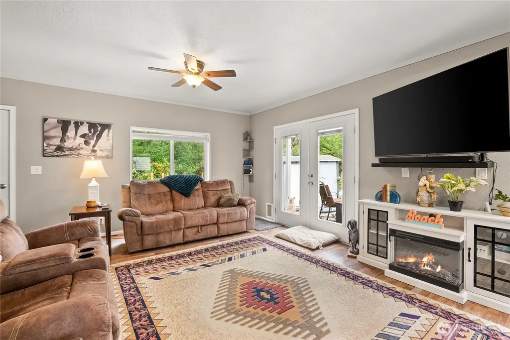 372 Eridani Loop SE Ocean Shores WA 98569