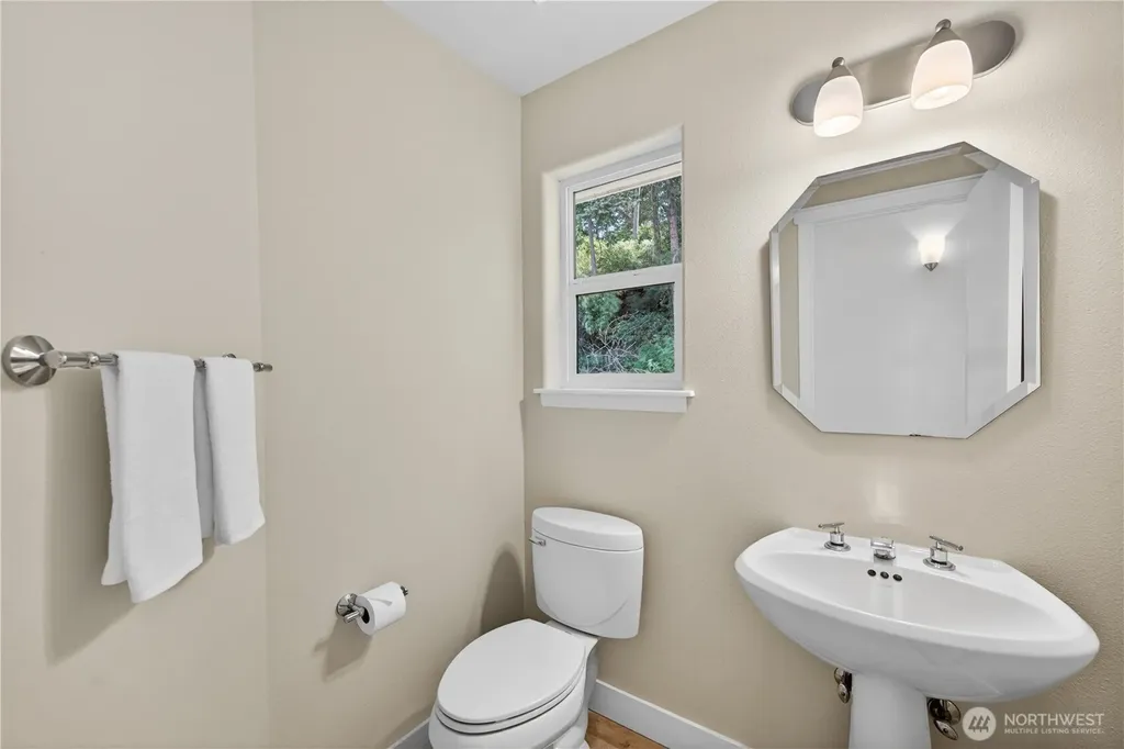 837 Shoshone Drive La Conner WA 98257