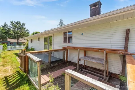 220 Grand Army Westport WA 98595