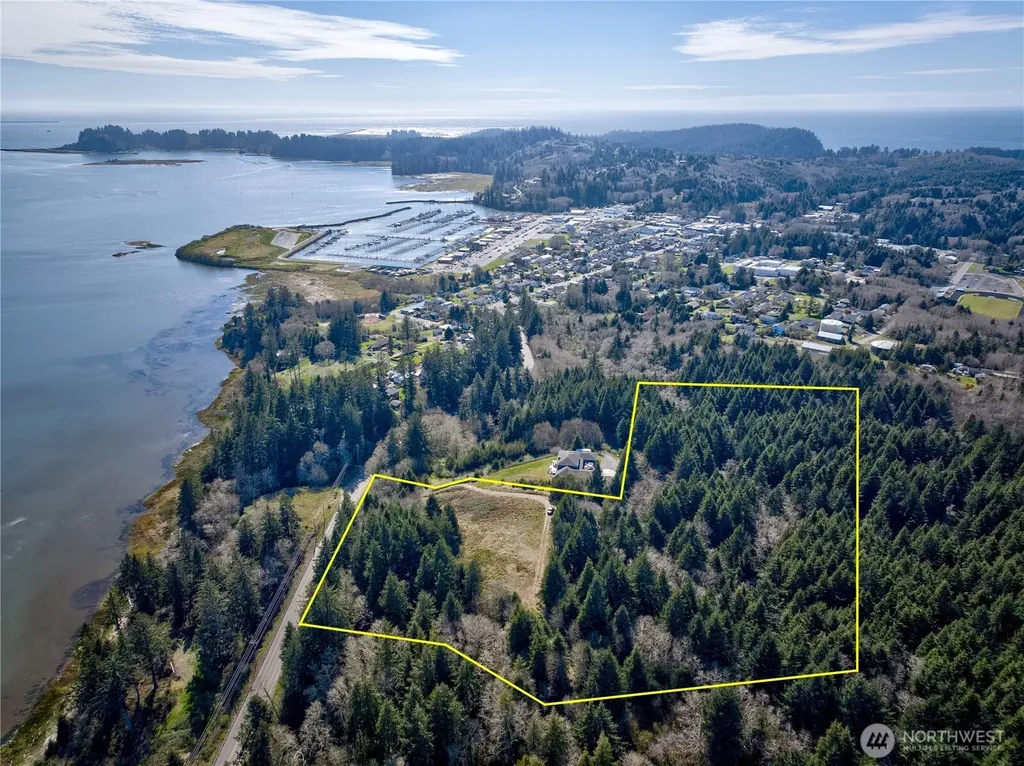 1740 State Route 101 Ilwaco WA 98624
