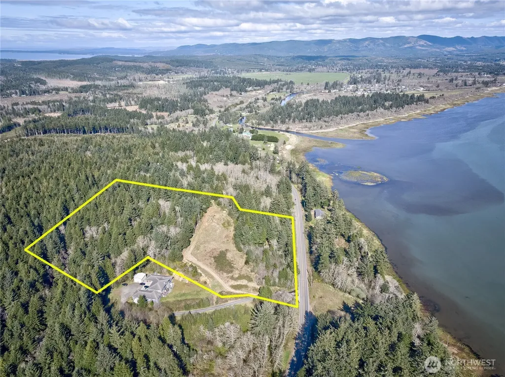 1740 State Route 101 Ilwaco WA 98624