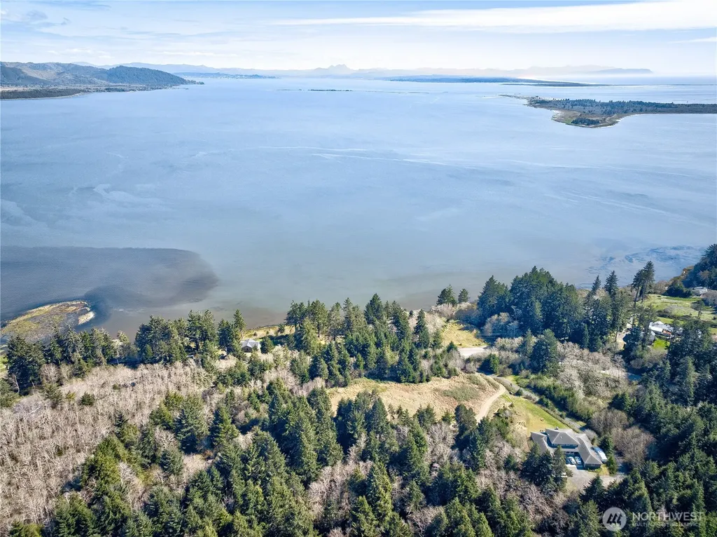 1740 State Route 101 Ilwaco WA 98624