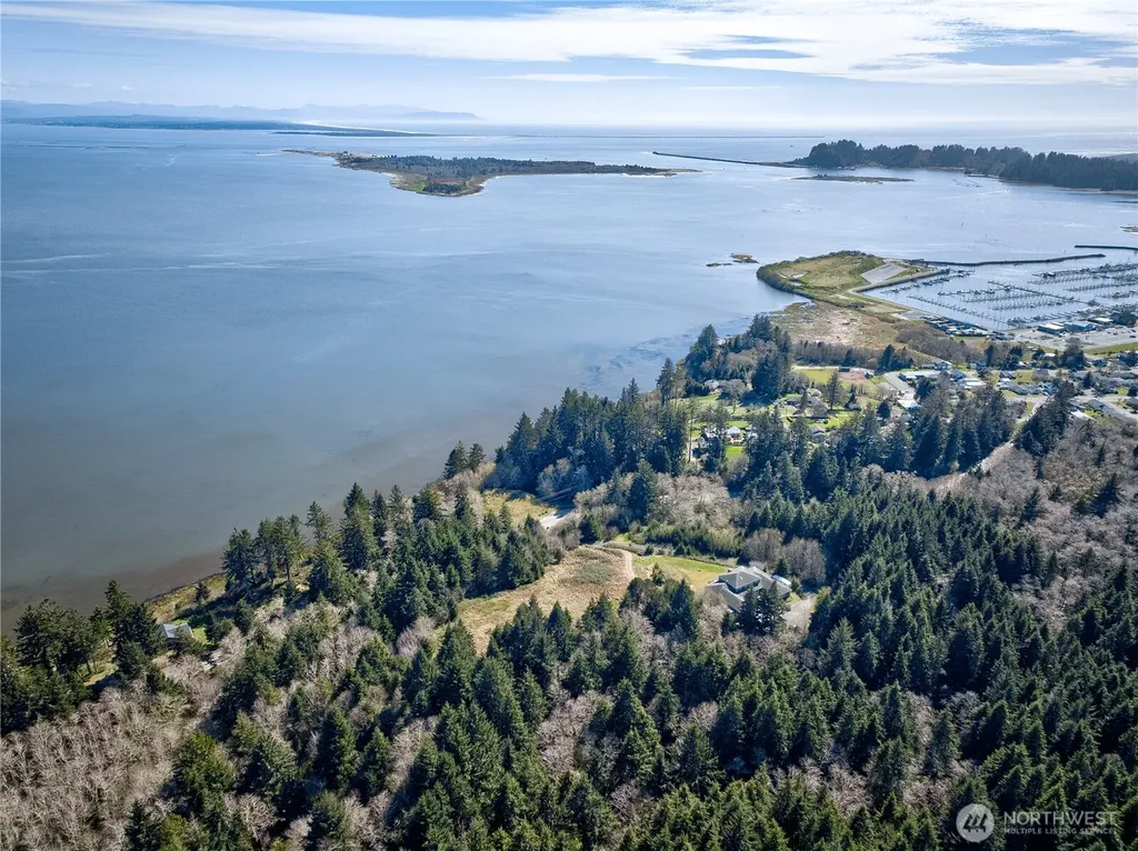1740 State Route 101 Ilwaco WA 98624
