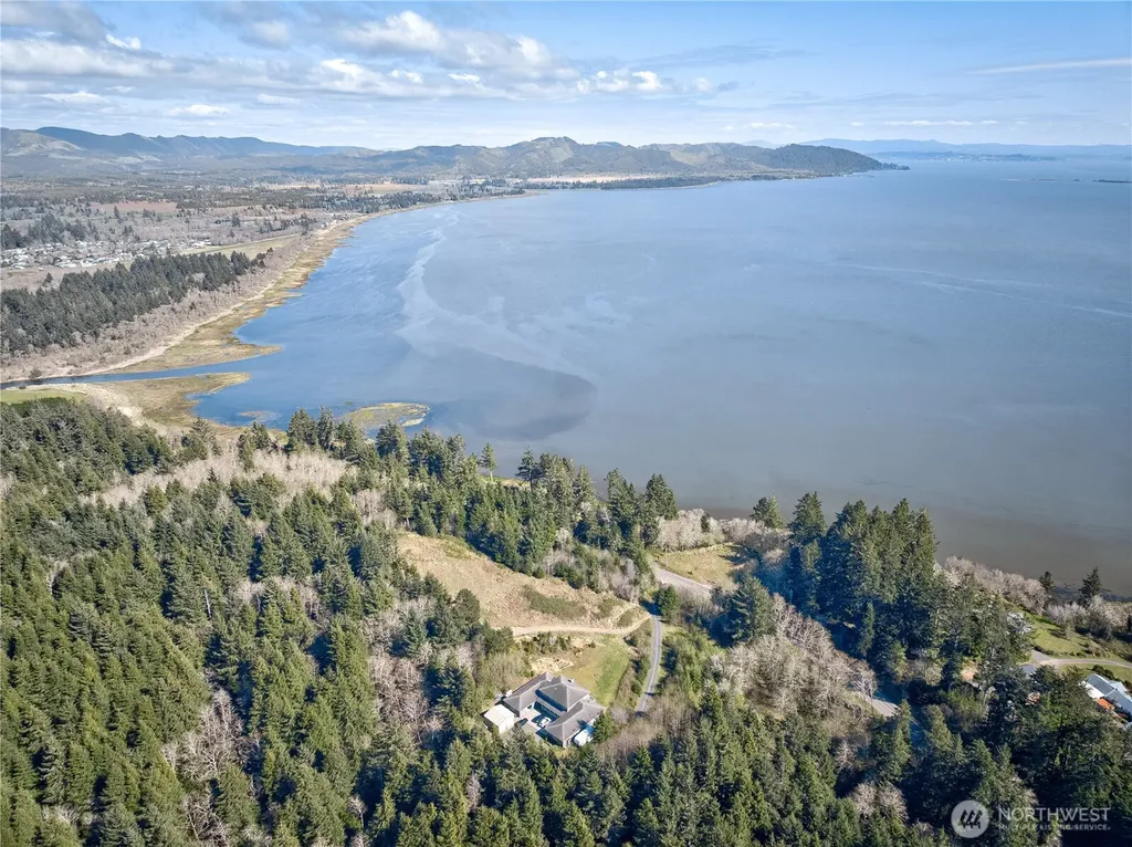 1740 State Route 101 Ilwaco WA 98624