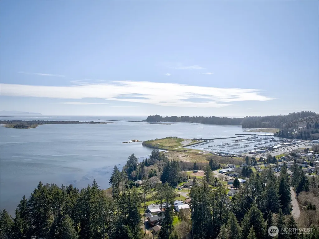 1740 State Route 101 Ilwaco WA 98624
