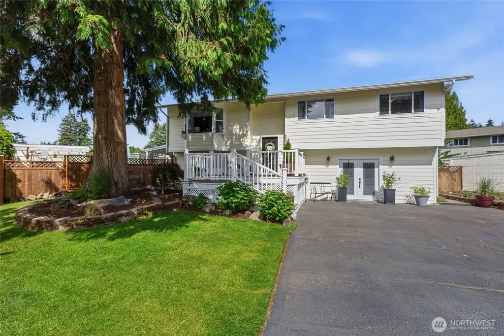 6878 Helena Drive NE Bremerton WA 98311