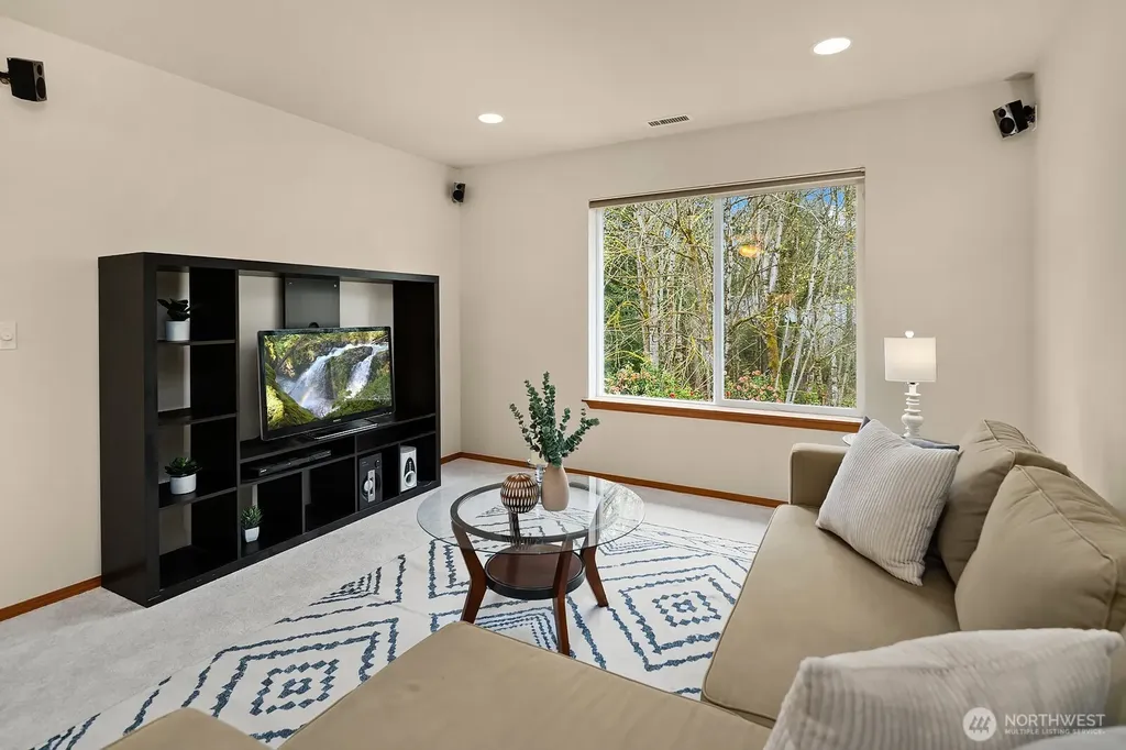 2016 250th Place SE Sammamish WA 98075
