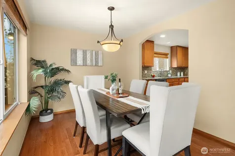 2016 250th Place SE Sammamish WA 98075