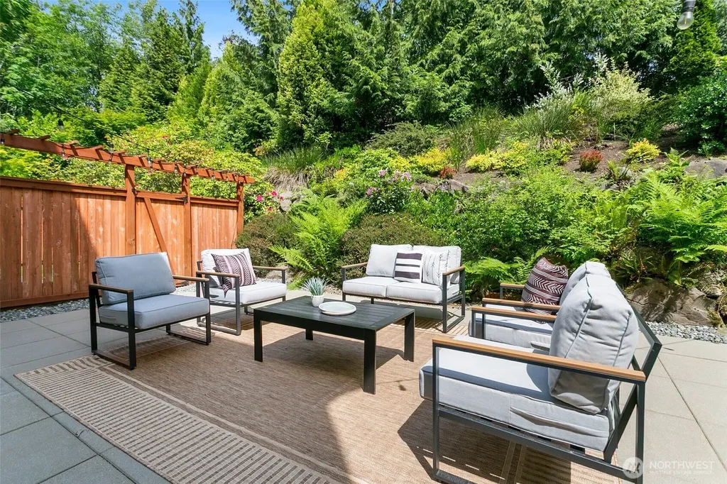 6853 166th Place SE Bellevue WA 98006